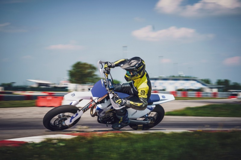 Husqvarna FS 450 2026: Built for Supermoto, Ready to Ride